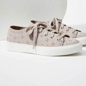 🤍Eyelet Sneaker